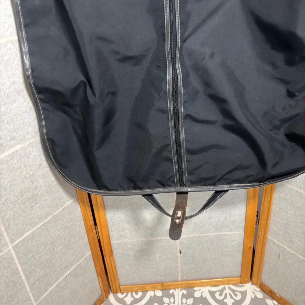 Lark Luggage Garment Bag Black Leather Trim‎ Zippered Travel Suit Carrier